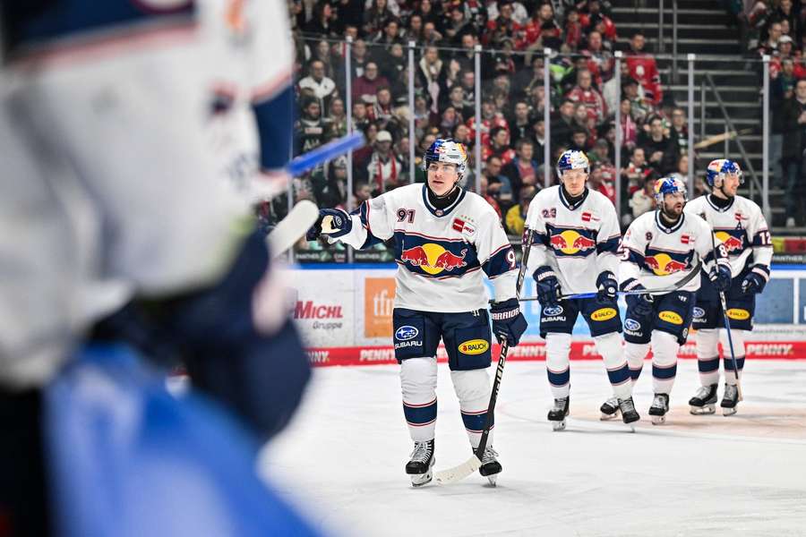 Die Münchener feiern das 2:0 durch Maximilian Kastner 