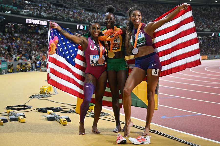 Shericka Jackson wereldkampioene 200 meter met tweede tijd ooit: 21,41