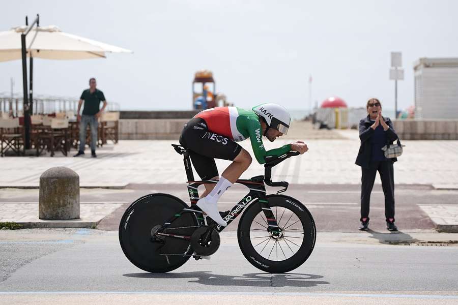 Ganna superior in time trial as disappointing Vingegaard allows Eulalio to preserve lead
