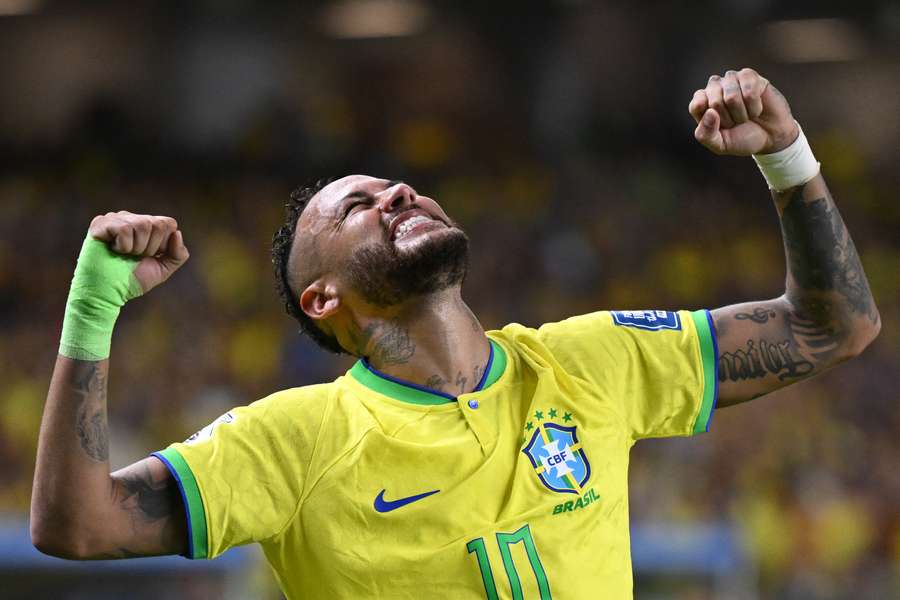 Neymar passeert Pelé als topscorer aller tijden van Brazilië