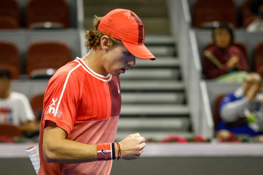 De Minaur celebrates against Murray