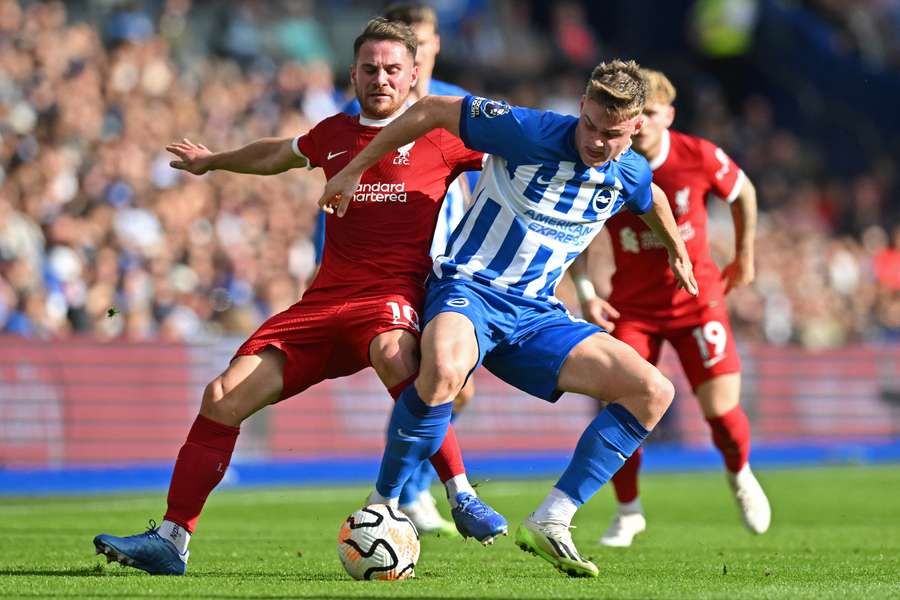 Liverpool's Argentinian midfielder #10 Alexis Mac Allister (L) vies with Brighton's Irish striker #28 Evan Ferguson