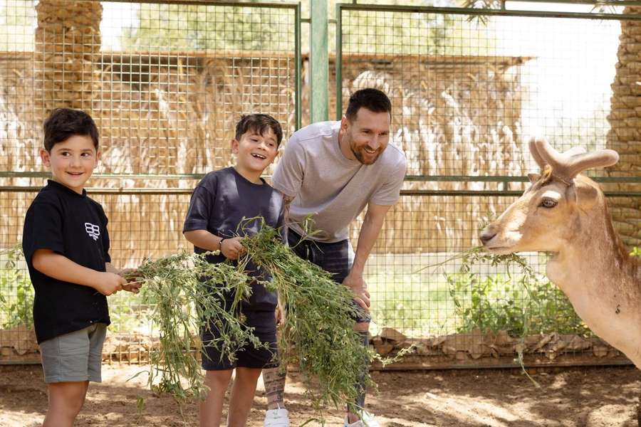 Lionel Messi com a família na Arábia Saudita