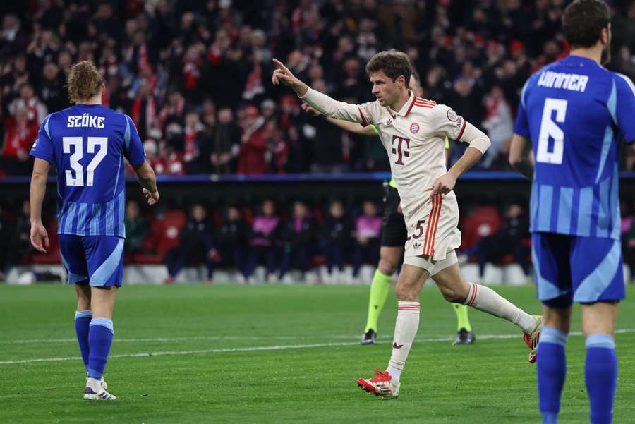 Müller celebra su gol ante el Slovan.