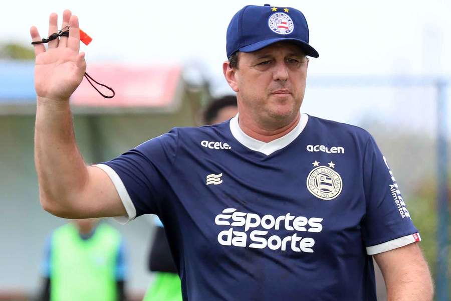 Ceni foi o último técnico a entrar no seleto grupo