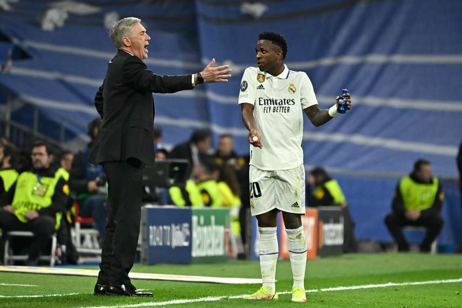 Ancelotti gives Vinicius instructions on the sidelines