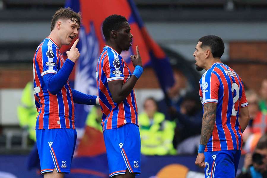 Daniel Muñoz celebra un gol 