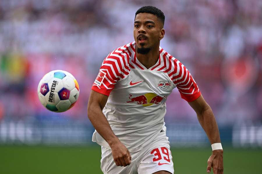 Benjamin Henrichs wird auch in den nächsten Jahren für RB Leipzig nach dem Ball jagen.