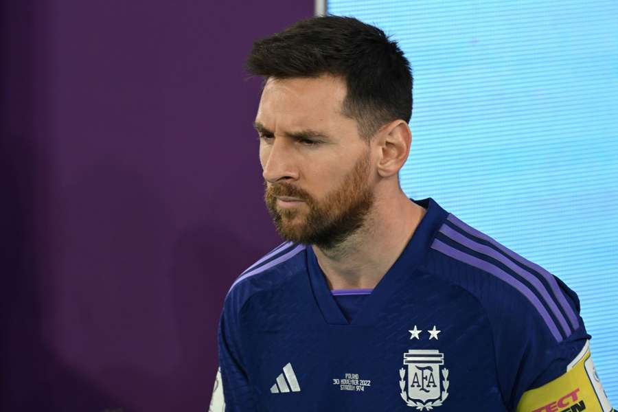 Messi, către Weghorst, în timpul unui interviu: ”La ce te uiți, prostule? Întoarce-te!”