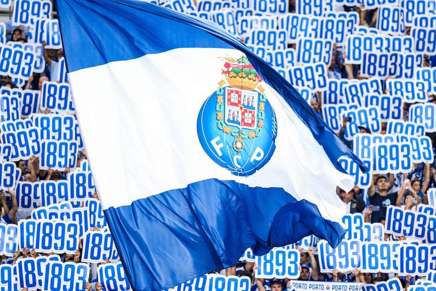 FC Porto acusa Benfica de querer "recentrar atenção mediática" no caso dos e-mails FC Porto acusa Benfica de querer "recentrar atenção mediática" no caso dos e-mails