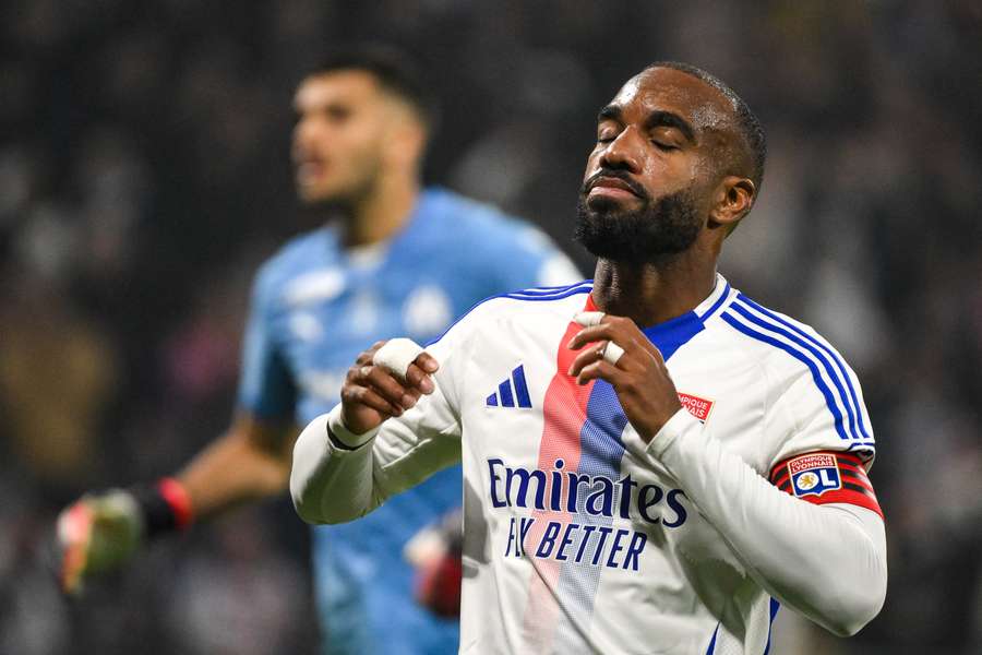 Lacazette e o OL precisam se recuperar.