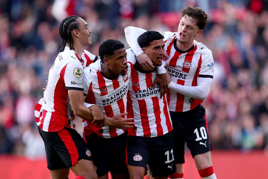 Paul Wanner (rechts) und PSV Eindhoven sind erneut niederländischer Meister Paul Wanner (rechts) und PSV Eindhoven sind erneut niederländischer Meister