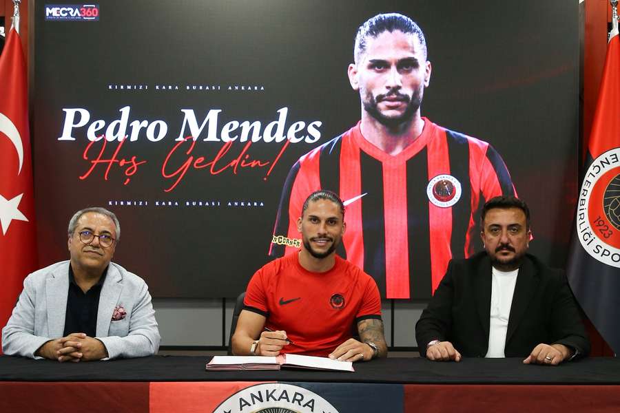 Pedro Mendes assinou por duas épocas com o Gençlerbirligi Pedro Mendes assinou por duas épocas com o Gençlerbirligi