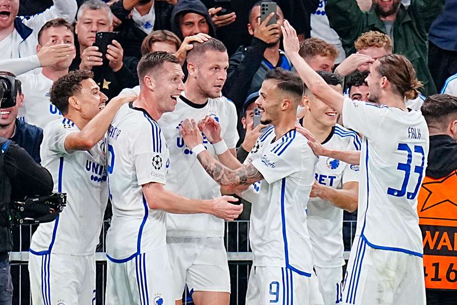 FCK-spillerne jubler med målscorer Denis Vavro