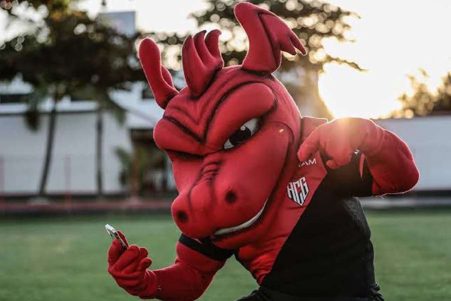 Dragolino não poupou palavras ao dono do apito na derrota para o Flamengo