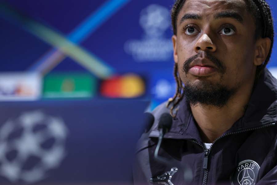 Bradley Barcola en conférence de presse.