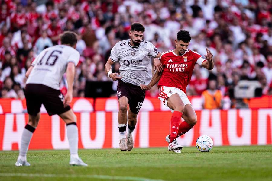 Cláudio Braga perante Tomás Araújo