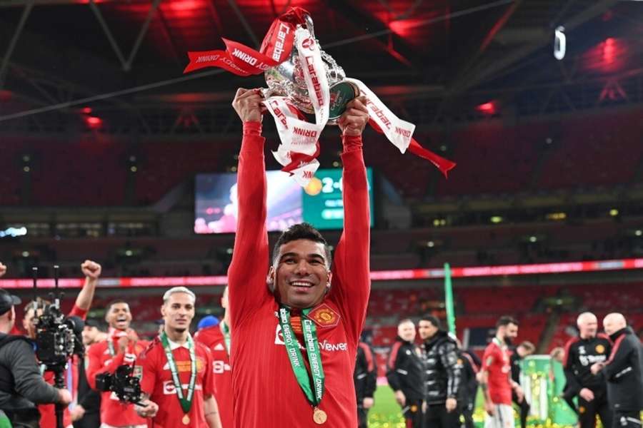Casemiro lifts the Carabao Cup after Manchester United defeated Newcastle United