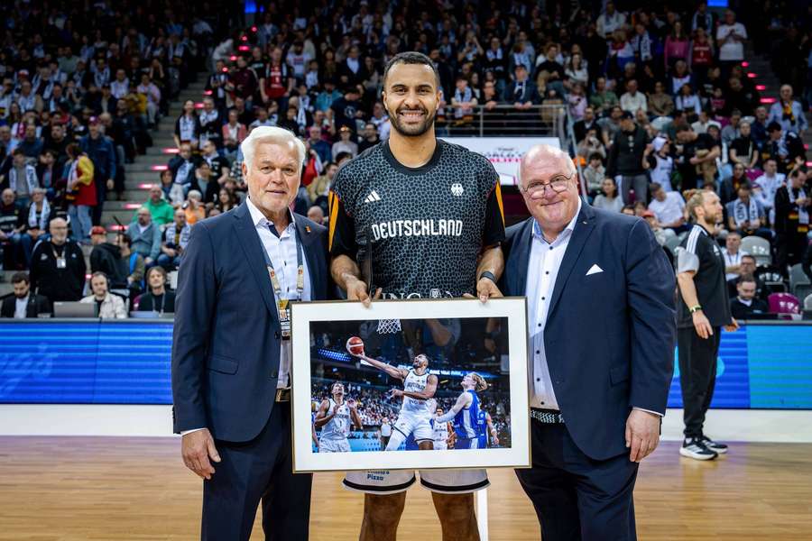 "JT" wurde vor dem Spiel gegen Kroatien anlässlich seines 100. Länderspiels geehrt