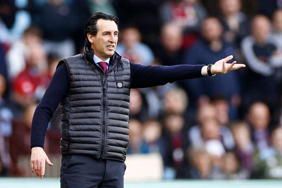 Unai Emery på sidelinjen på Villa Park