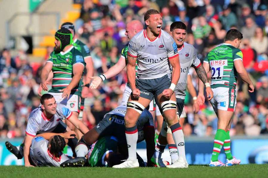 Nick Isiekwe of Saracens celebrates winning a penalty 