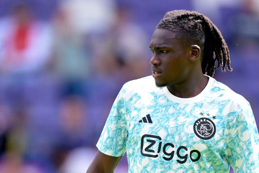 Ajax neemt Calvin Bassey niet mee naar het trainingskamp in Duitsland