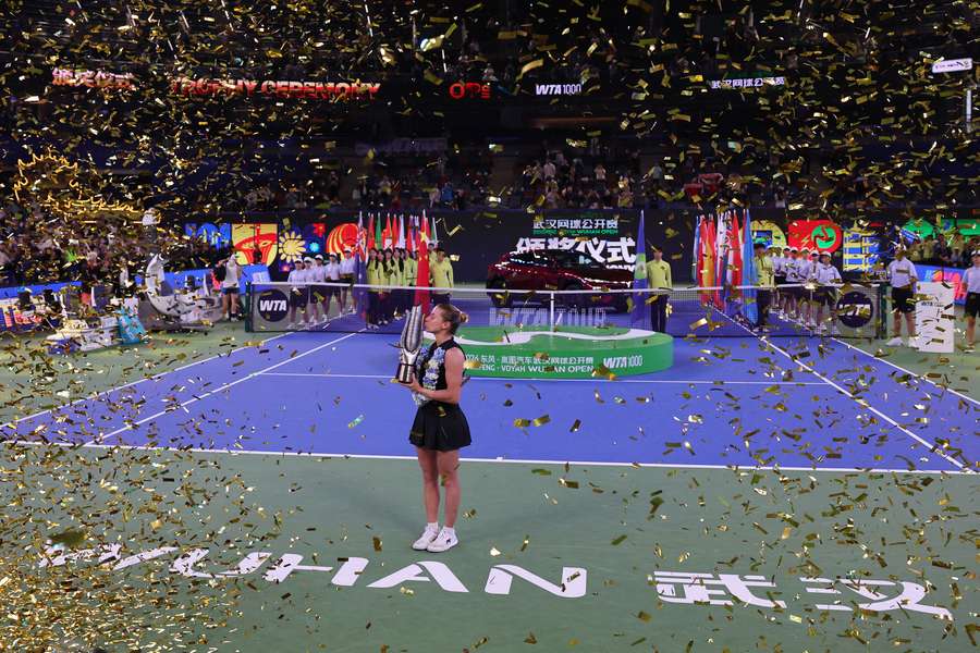 Maja Chwalińska po zakończeniu meczu finałowego w Wuhan Maja Chwalińska po zakończeniu meczu finałowego w Wuhan