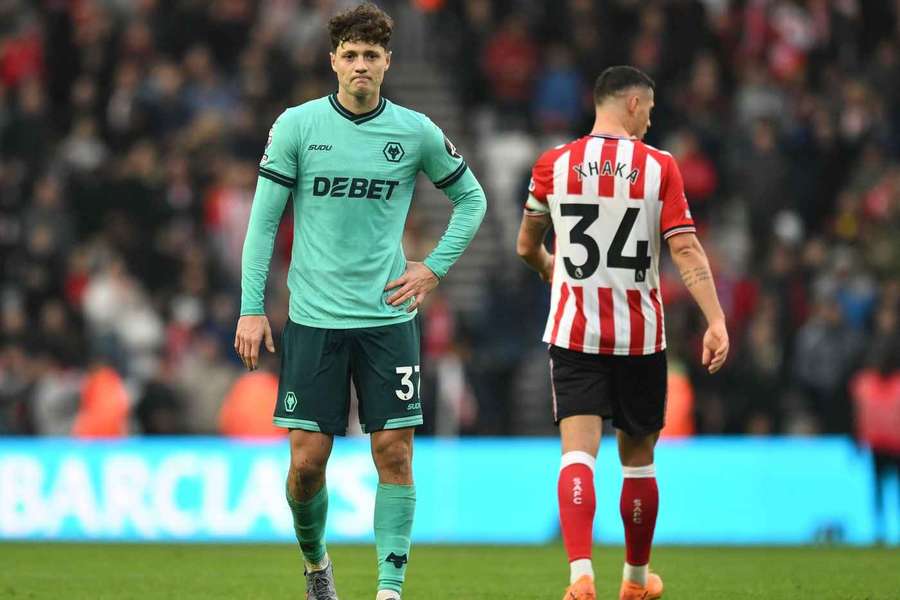 Český obránce Ladislav Krejčí si dal v Premier League vlastní gól. Český obránce Ladislav Krejčí si dal v Premier League vlastní gól.