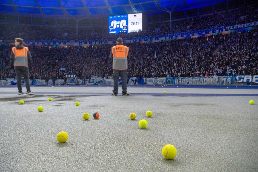 Tennisbälle im Berliner Olympiastadion.