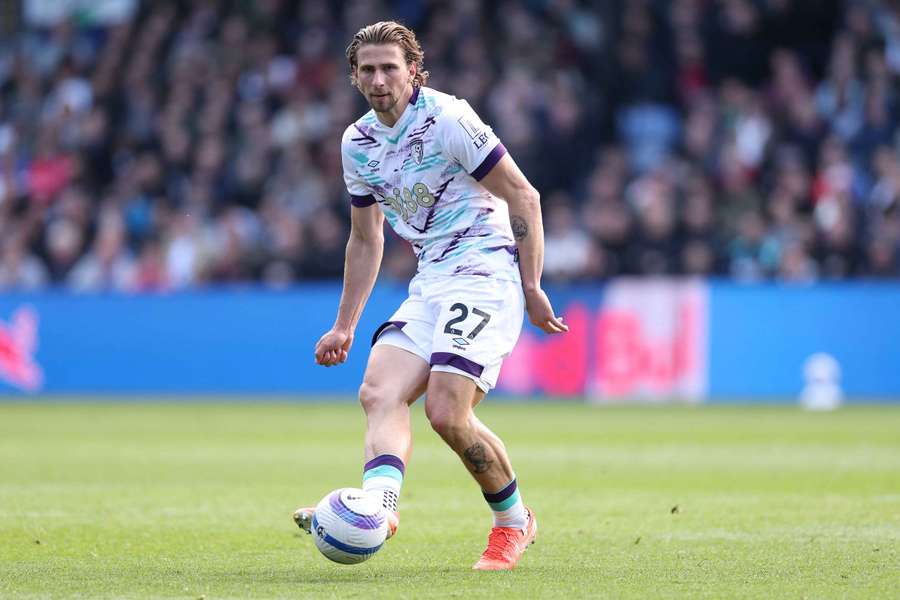 Le défenseur ukrainien Illya Zabarnyi est sur le point de s'engager avec le PSG Le défenseur ukrainien Illya Zabarnyi est sur le point de s'engager avec le PSG