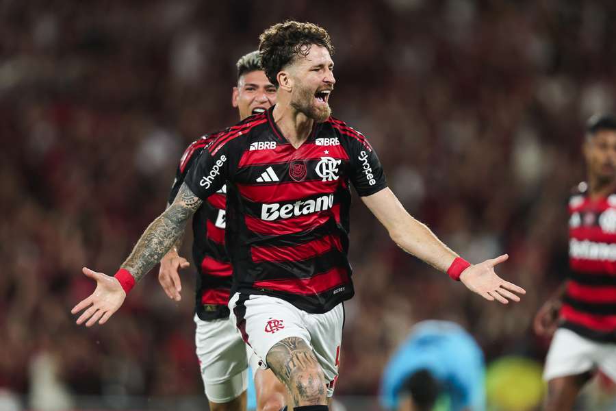 Léo Pereira abrió el camino para la victoria del Flamengo