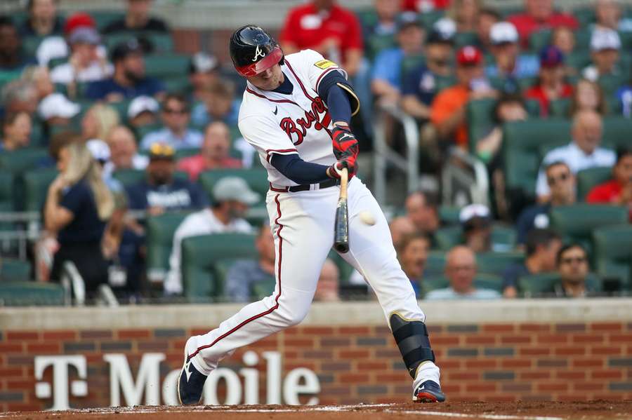 Atlanta's Austin Riley slaat de eerste van zijn twee homeruns