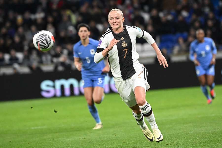 Lea Schüller sieht sich trotz ihrer Wichtigkeit für die Nationalmannschaft nicht als Anführerin.