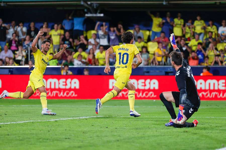 Villarreal's midfielder Dani Parejo celebrates after scoring the 4-3 goal