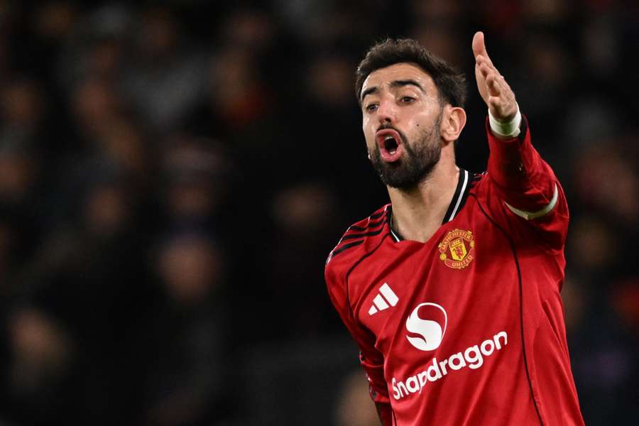 Bruno Fernandes looking visibly frustrated during Man United's 4-4 vs Bournemouth