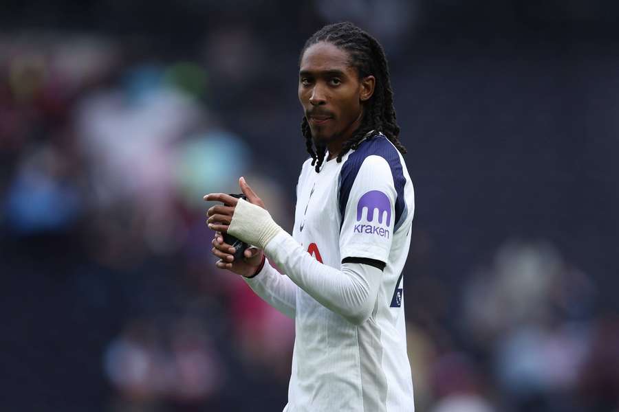 Spence reveals how Frank convinced him to sign new deal at Spurs: He gives me confidence! Spence reveals how Frank convinced him to sign new deal at Spurs: He gives me confidence!