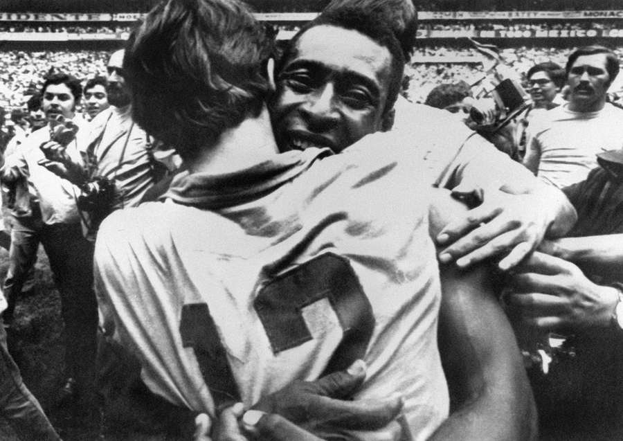 Pelé fue consagrado como Rey en el estadio Azteca