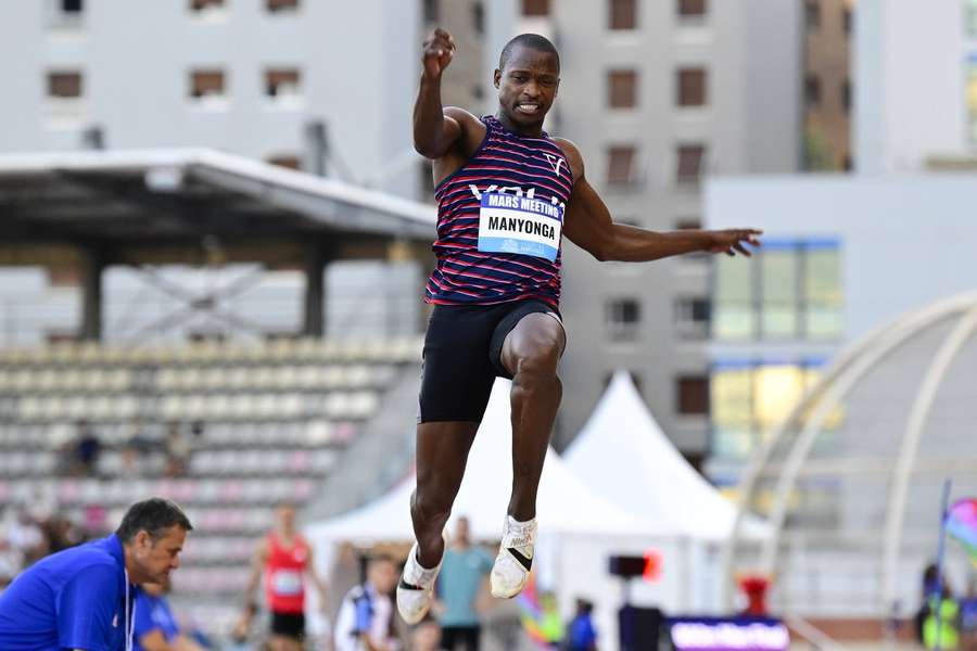 Skoczek w dal Luvo Manyonga z RPA wraca po latach zawieszenia na lekkoatletyczne HMŚ