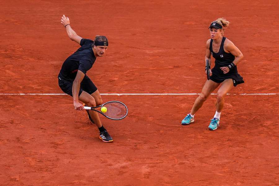 Zverev (l.) und Siegemund (r.) auf der roten Asche von Roland Garros.