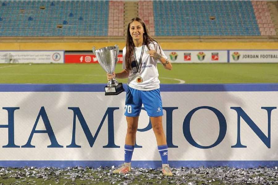 Céline Haidar celebra un título.