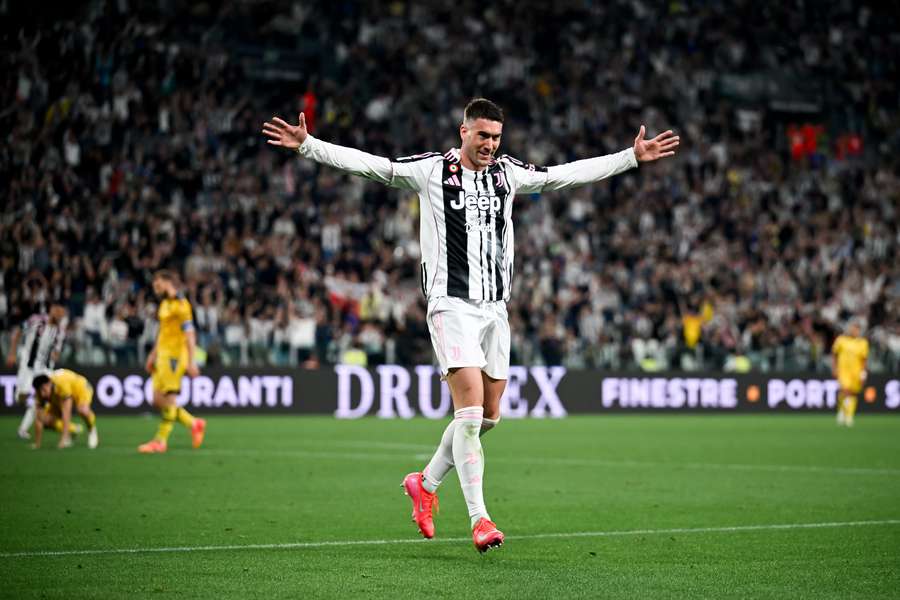 Dusan Vlahovic con la maglia 2025/2026
