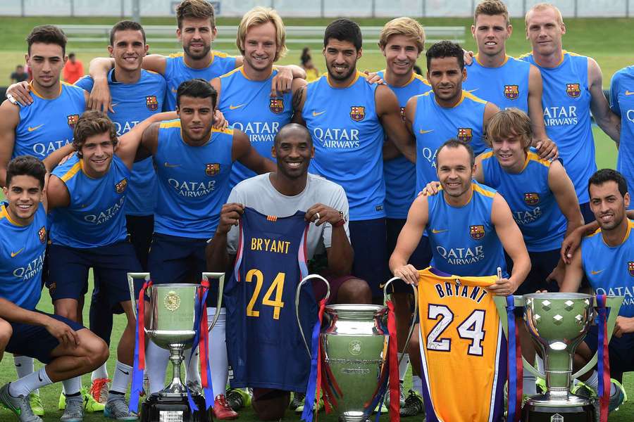 Kobe Bryant s týmem FC Barcelony v roce 2015.