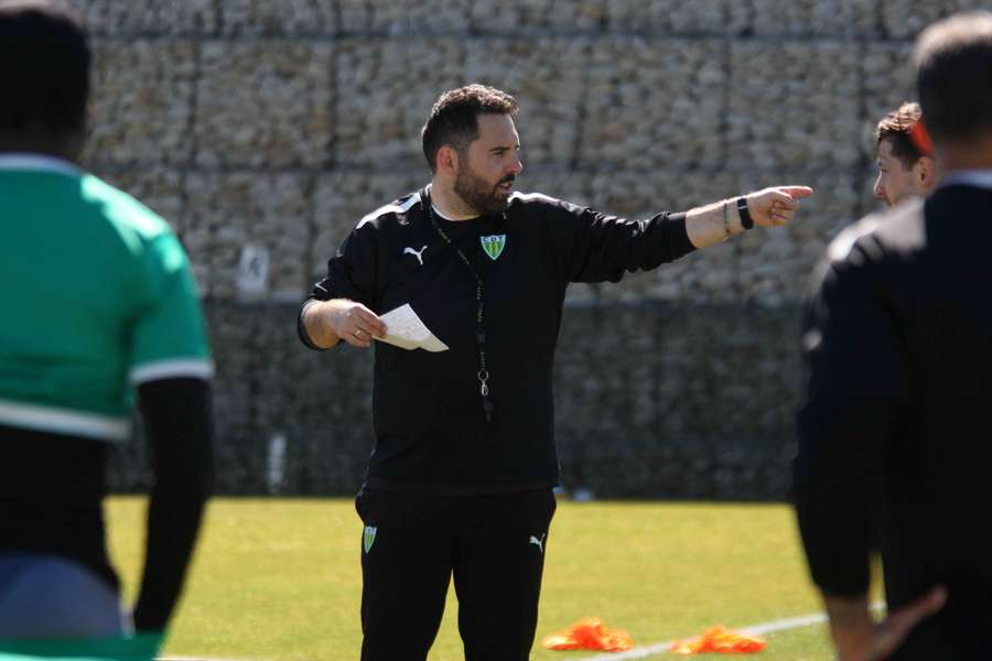 Gonçalo Feio durante uma sessão de treino em Tondela