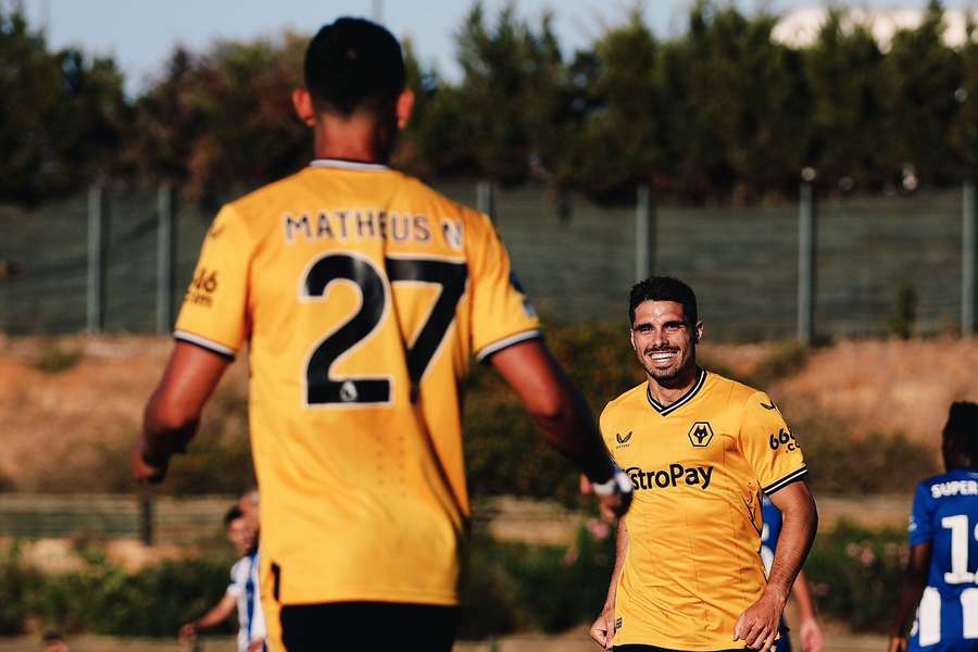 Pedro Neto marcou o único golo do jogo na primeira parte e Veron não aguentou 10 minutos em campo