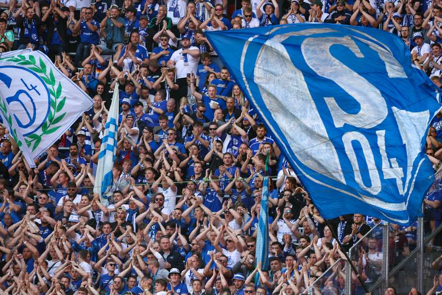 Adeptos do Schalke podem respirar de alívio, pelo menos a nível financeiro