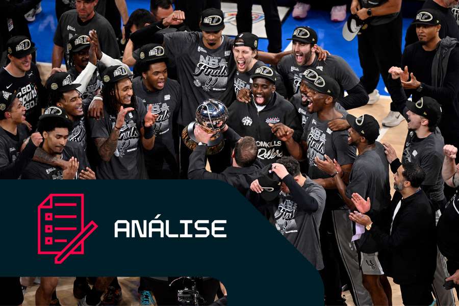 Os San Antonio Spurs celebram o título de campeões da Conferência Oeste 
