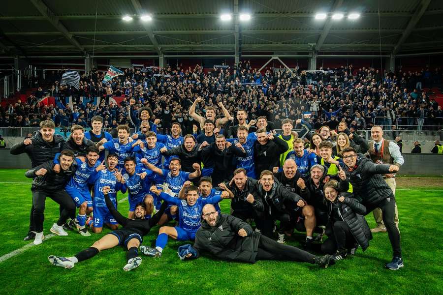 A festa dos jogadores do ZTE, de Nuno Campos