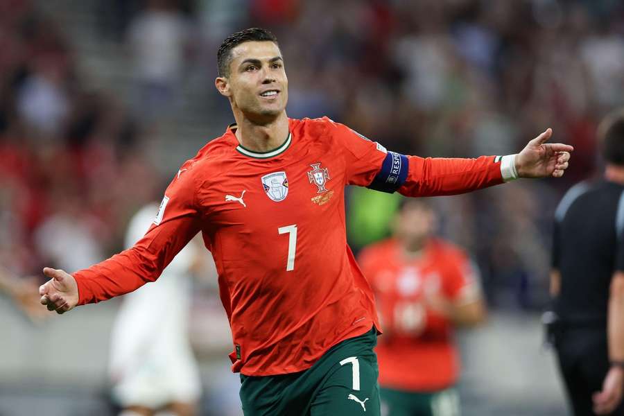 Cristiano Ronaldo ultrapassa Lionel Messi como atleta mais bem pago do Mundo