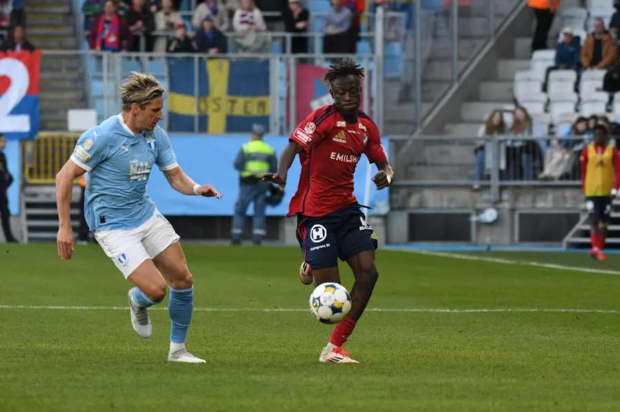 Slavia podle švédských médií získala Sanyanga, Östers může s bonusy dostat přes 90 milionů