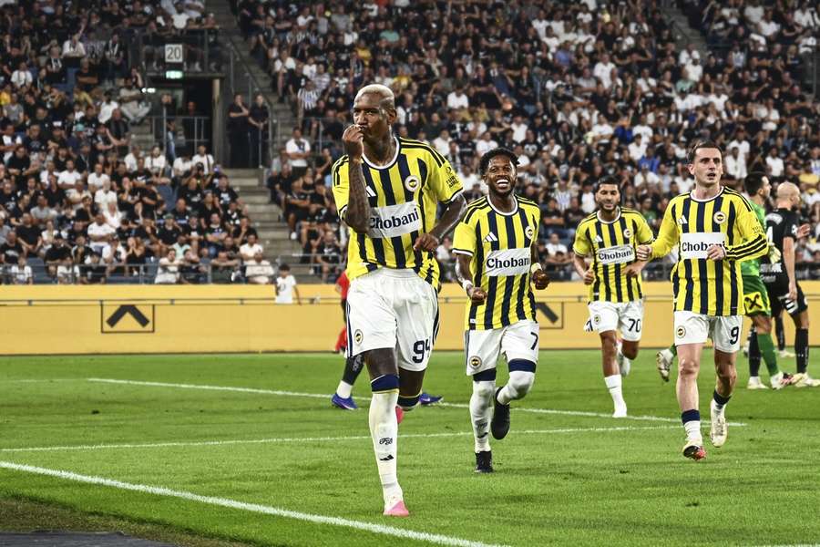 Fenerbahce o va întâlni pe Lyon Fenerbahce o va întâlni pe Lyon